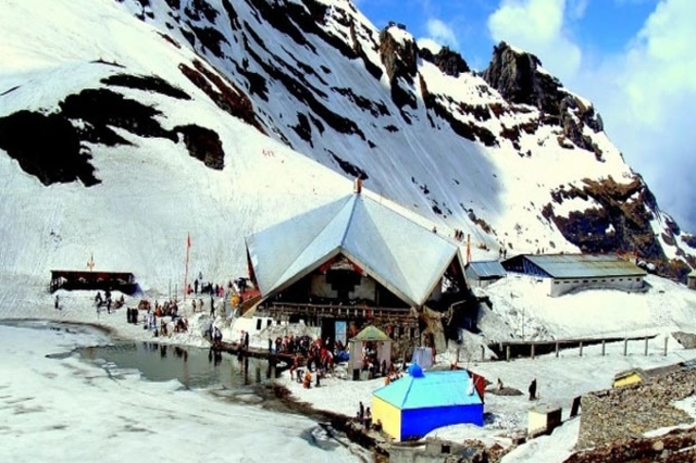 Hemkund Sahib in Snow